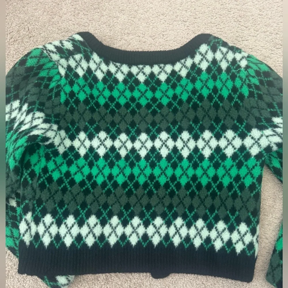 Short cropped, long sleeve plaid button front V neck - Picture 3 of 4